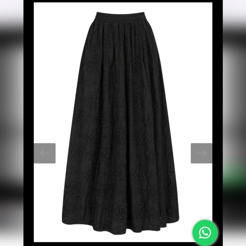 Chic Black Maxi Skirt - Picture 4 of 5